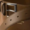 Bolso tipo cubo de cuero con hebilla y cinturón de Prada Bolso tipo cubo de cuero con hebilla y cinturón de Prada