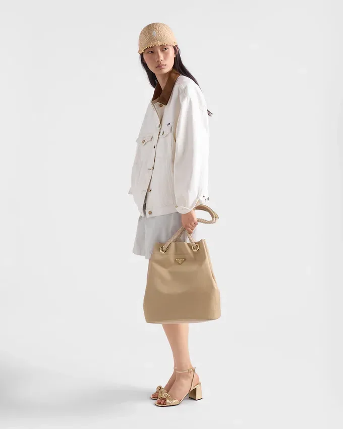 Bolso tipo cubo grande Prada Mariner de Re-Nylon Bolso tipo cubo grande Prada Mariner de Re-Nylon