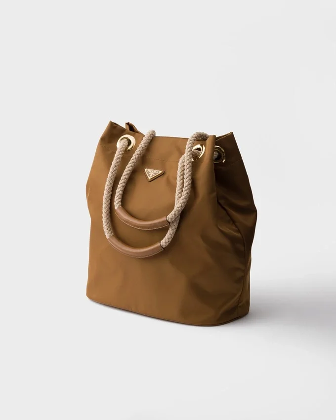 Bolso tipo cubo grande Prada Mariner de Re-Nylon Bolso tipo cubo grande Prada Mariner de Re-Nylon