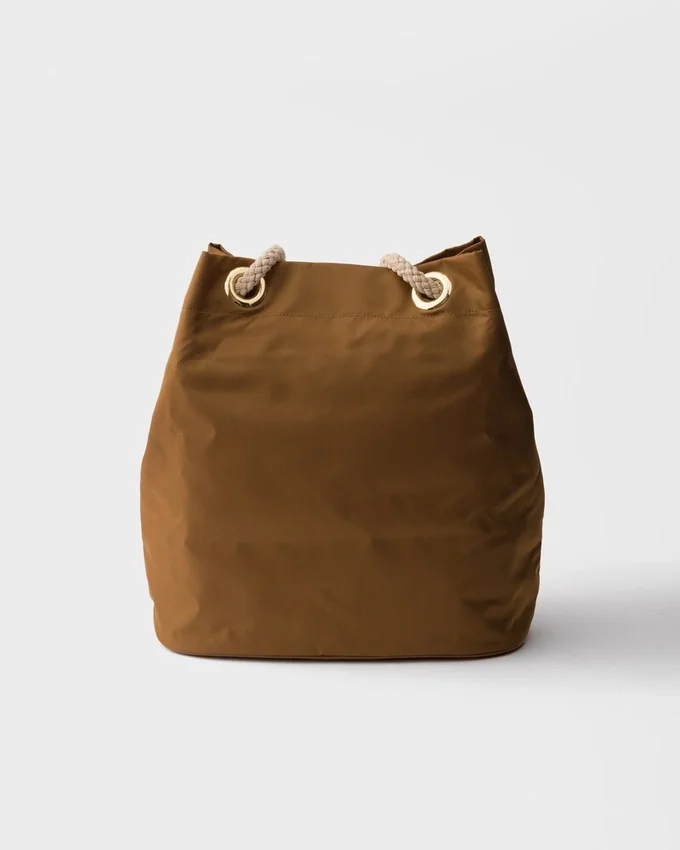 Bolso tipo cubo grande Prada Mariner de Re-Nylon Bolso tipo cubo grande Prada Mariner de Re-Nylon