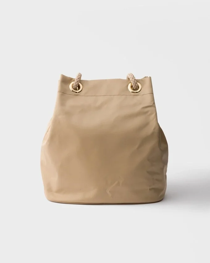 Bolso tipo cubo grande Prada Mariner de Re-Nylon Bolso tipo cubo grande Prada Mariner de Re-Nylon