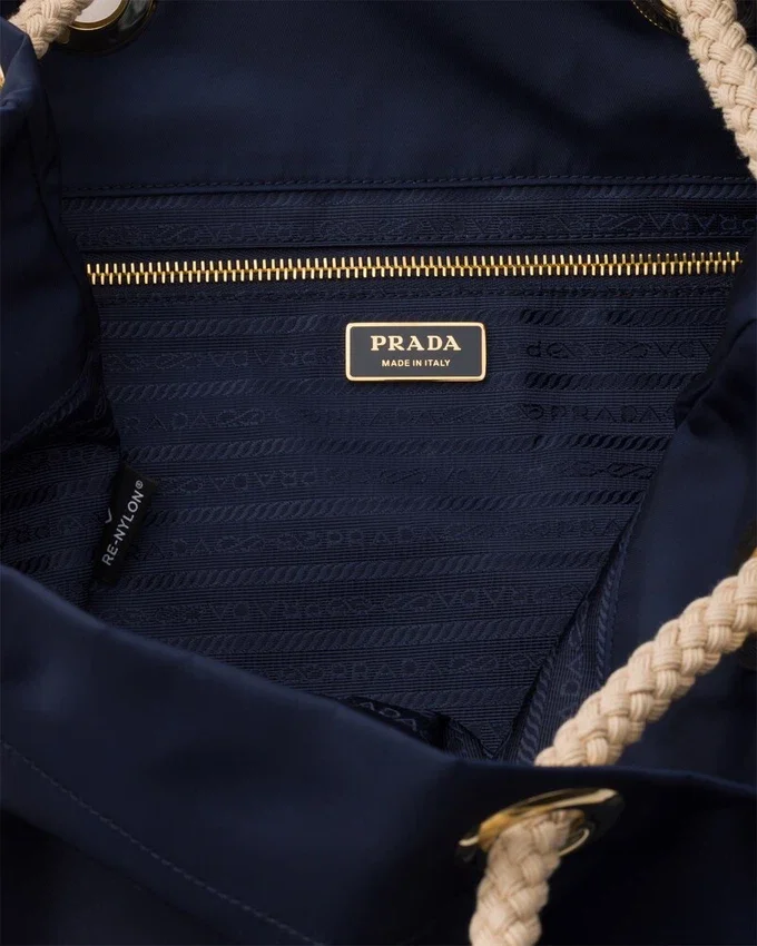 Bolso tipo cubo grande Prada Mariner de Re-Nylon Bolso tipo cubo grande Prada Mariner de Re-Nylon
