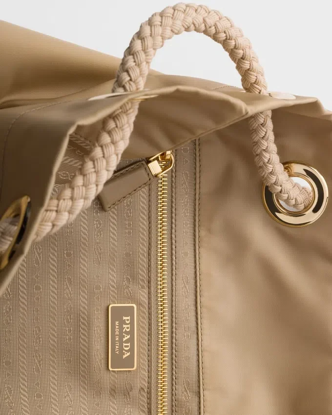 Bolso tipo cubo grande Prada Mariner de Re-Nylon Bolso tipo cubo grande Prada Mariner de Re-Nylon
