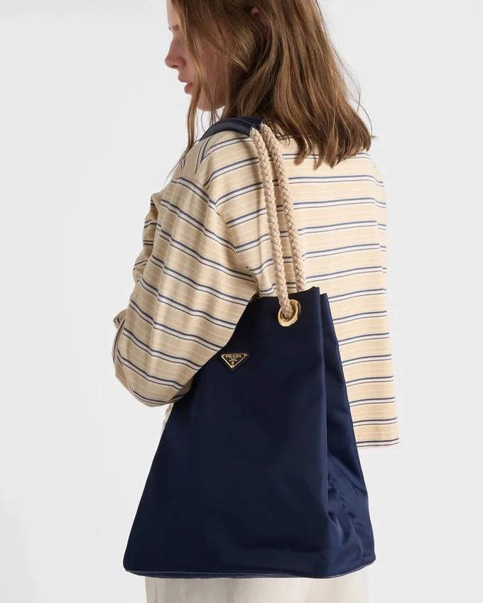 Bolso tipo cubo grande Prada Mariner de Re-Nylon Bolso tipo cubo grande Prada Mariner de Re-Nylon