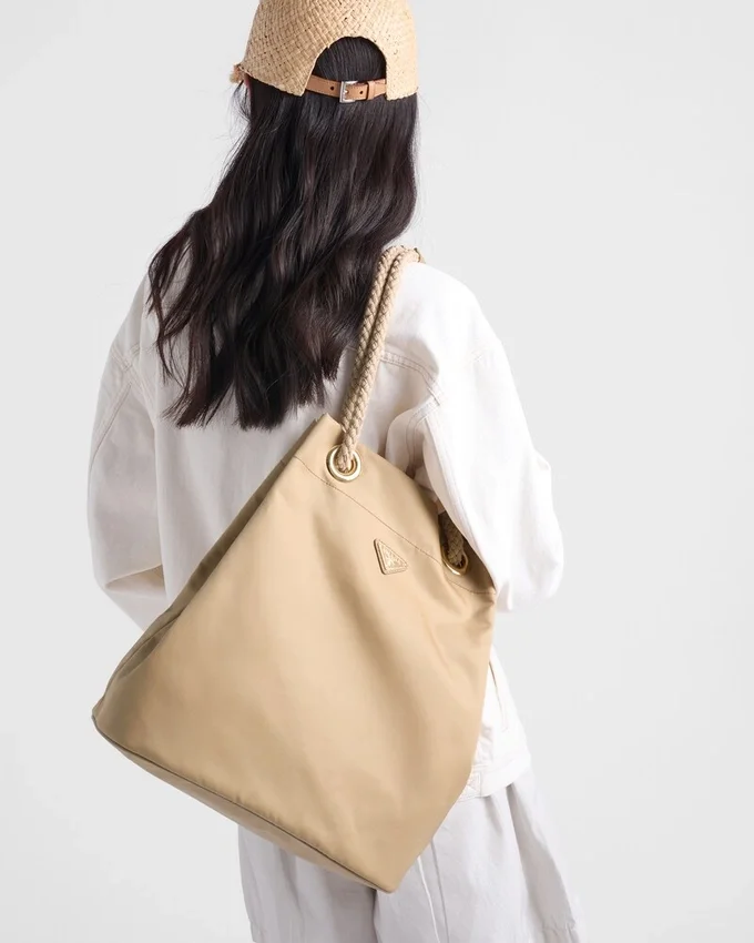 Bolso tipo cubo grande Prada Mariner de Re-Nylon Bolso tipo cubo grande Prada Mariner de Re-Nylon