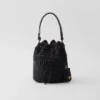 Bolso tipo cubo mini de ganchillo y cuero Bolso tipo cubo mini de ganchillo y cuero