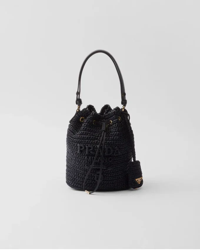 Bolso tipo cubo mini de ganchillo y cuero Bolso tipo cubo mini de ganchillo y cuero