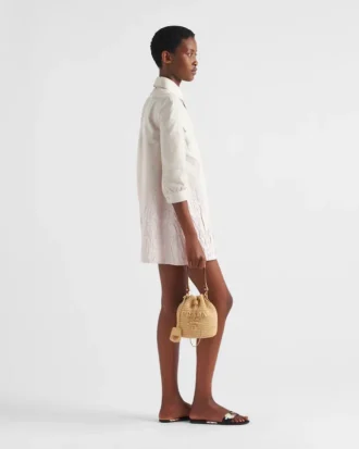 Bolso tipo cubo mini de ganchillo y cuero