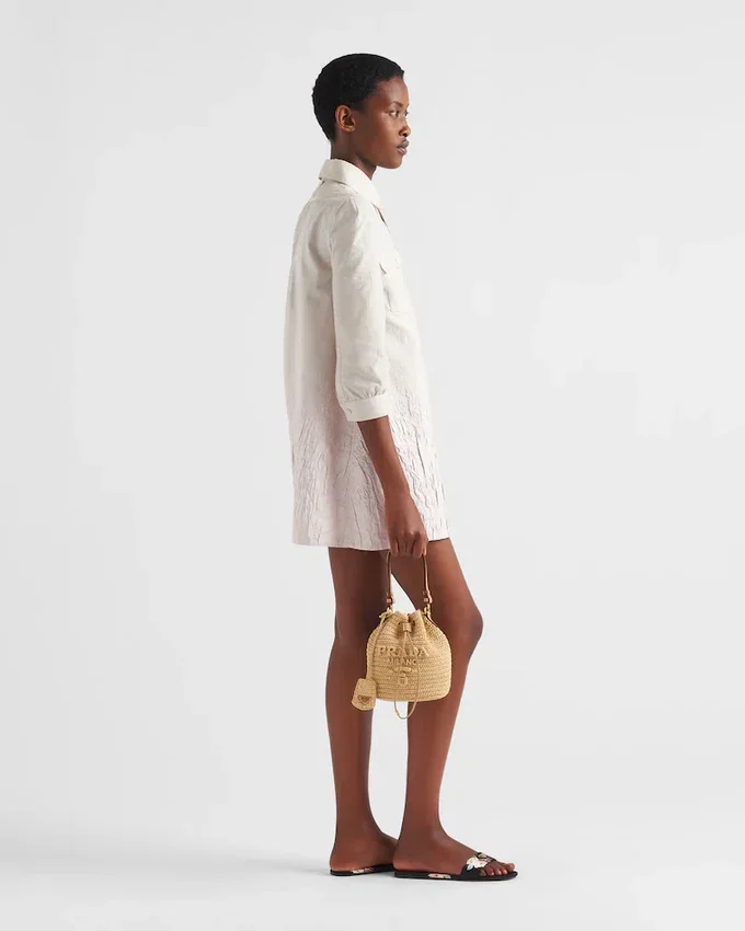 Bolso tipo cubo mini de ganchillo y cuero Bolso tipo cubo mini de ganchillo y cuero