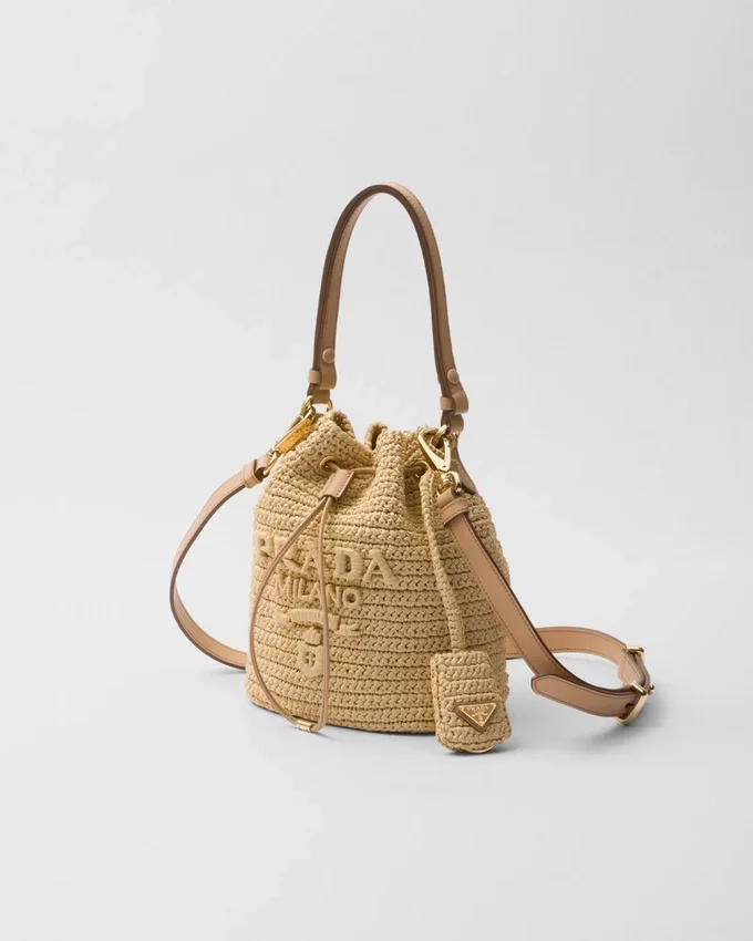 Bolso tipo cubo mini de ganchillo y cuero Bolso tipo cubo mini de ganchillo y cuero