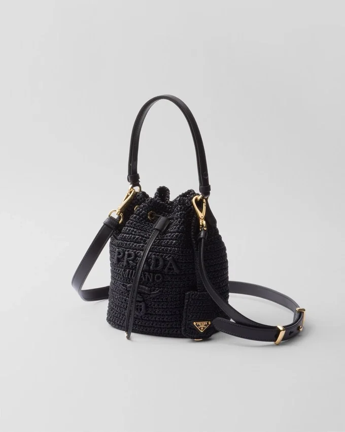 Bolso tipo cubo mini de ganchillo y cuero Bolso tipo cubo mini de ganchillo y cuero