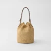 Bolso tipo cubo mini de ganchillo y cuero Bolso tipo cubo mini de ganchillo y cuero