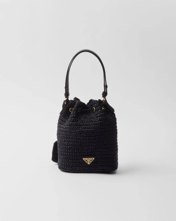 Bolso tipo cubo mini de ganchillo y cuero Bolso tipo cubo mini de ganchillo y cuero
