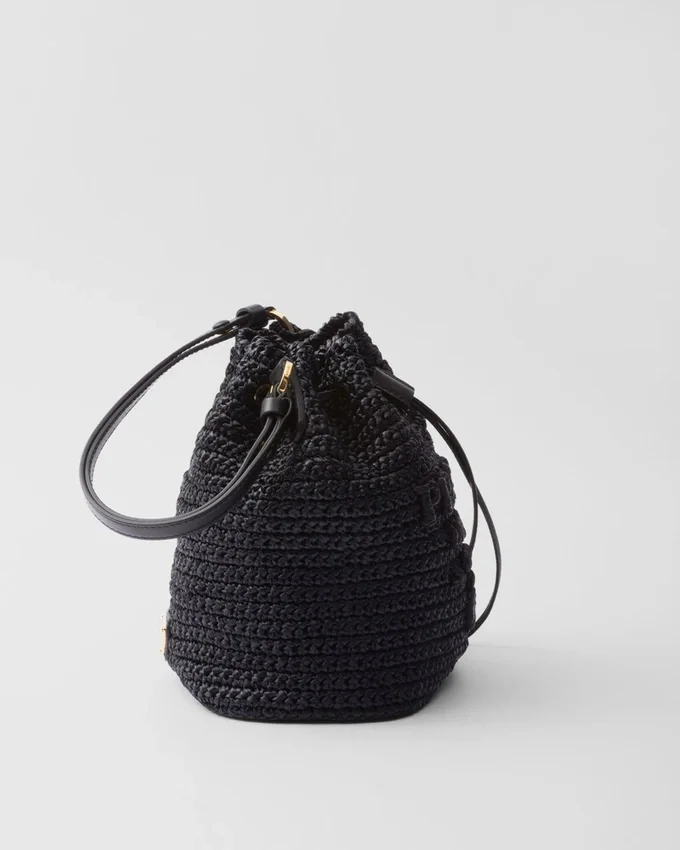 Bolso tipo cubo mini de ganchillo y cuero Bolso tipo cubo mini de ganchillo y cuero
