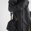 Bolso tipo cubo mini de ganchillo y cuero Bolso tipo cubo mini de ganchillo y cuero
