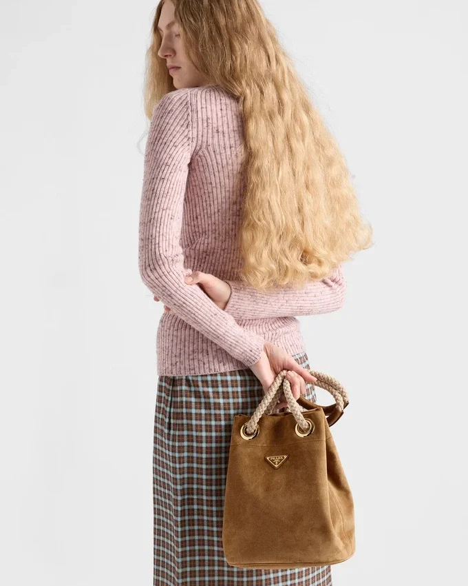 Bolso tipo cubo pequeño de gamuza Prada Mariner Bolso tipo cubo pequeño de gamuza Prada Mariner