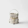 Bolso tipo cubo Prada Petit Sac Noir Mini de piel napa Bolso tipo cubo Prada Petit Sac Noir Mini de piel napa