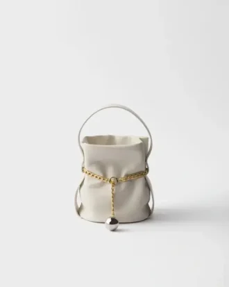 Bolso tipo cubo Prada Petit Sac Noir Mini de piel napa Bolso tipo cubo Prada Petit Sac Noir Mini de piel napa
