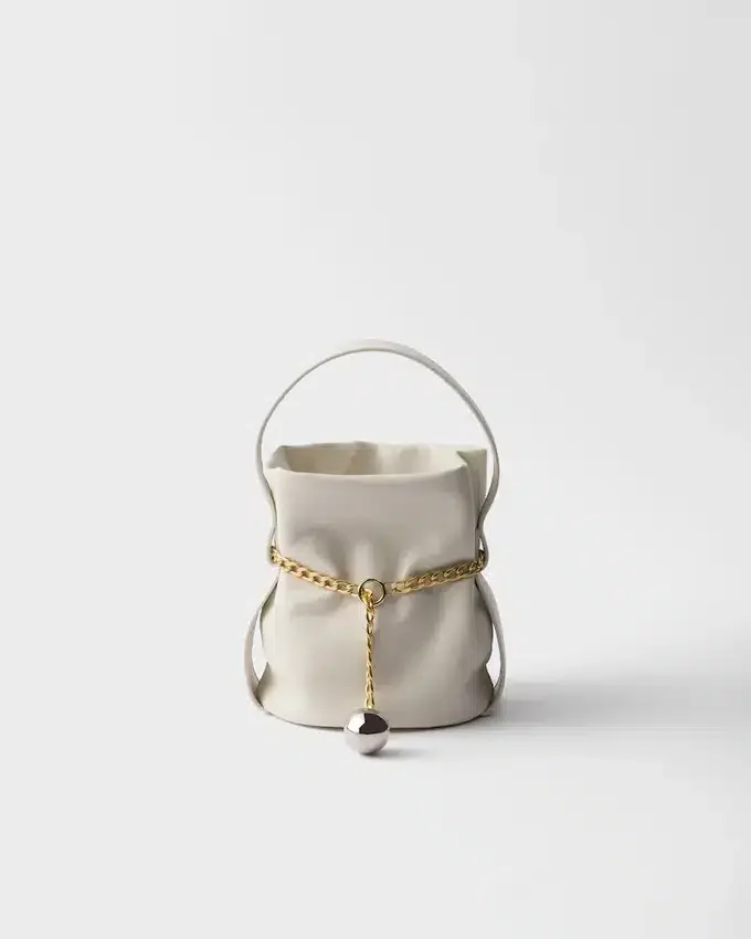 Bolso tipo cubo Prada Petit Sac Noir Mini de piel napa Bolso tipo cubo Prada Petit Sac Noir Mini de piel napa