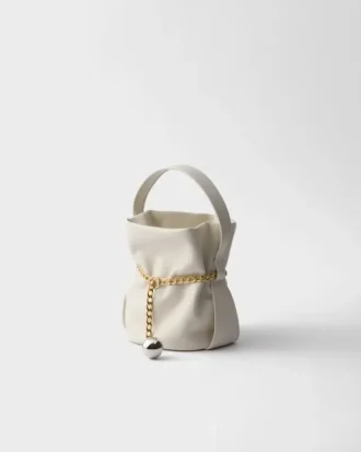 Bolso tipo cubo Prada Petit Sac Noir Mini de piel napa Bolso tipo cubo Prada Petit Sac Noir Mini de piel napa