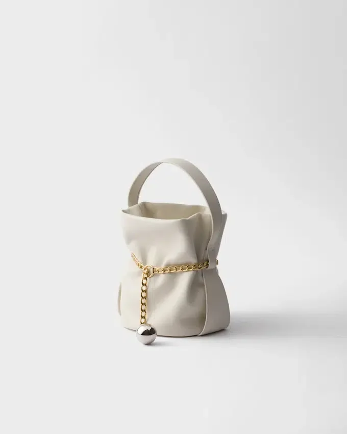 Bolso tipo cubo Prada Petit Sac Noir Mini de piel napa Bolso tipo cubo Prada Petit Sac Noir Mini de piel napa