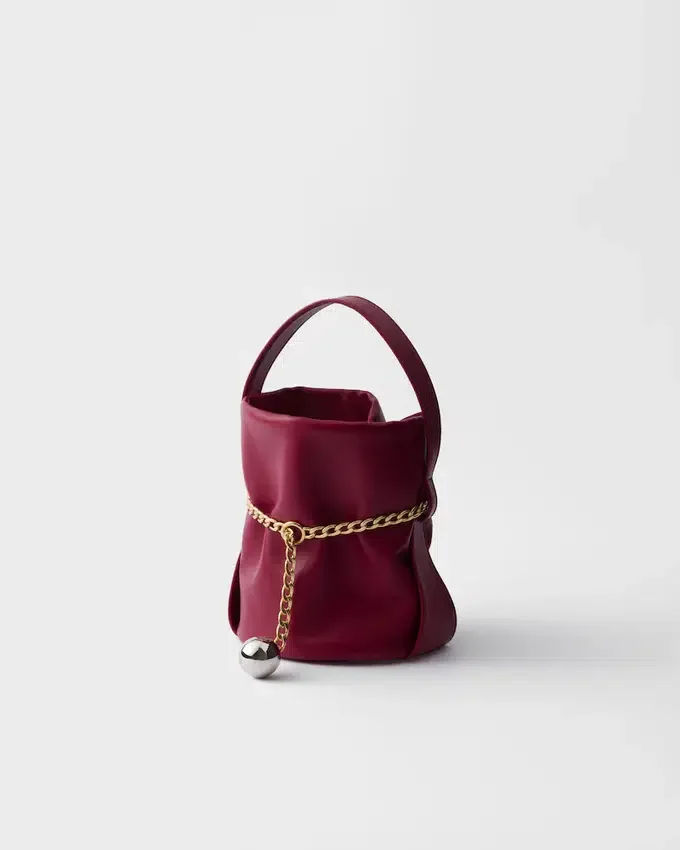 Bolso tipo cubo Prada Petit Sac Noir Mini de piel napa Bolso tipo cubo Prada Petit Sac Noir Mini de piel napa