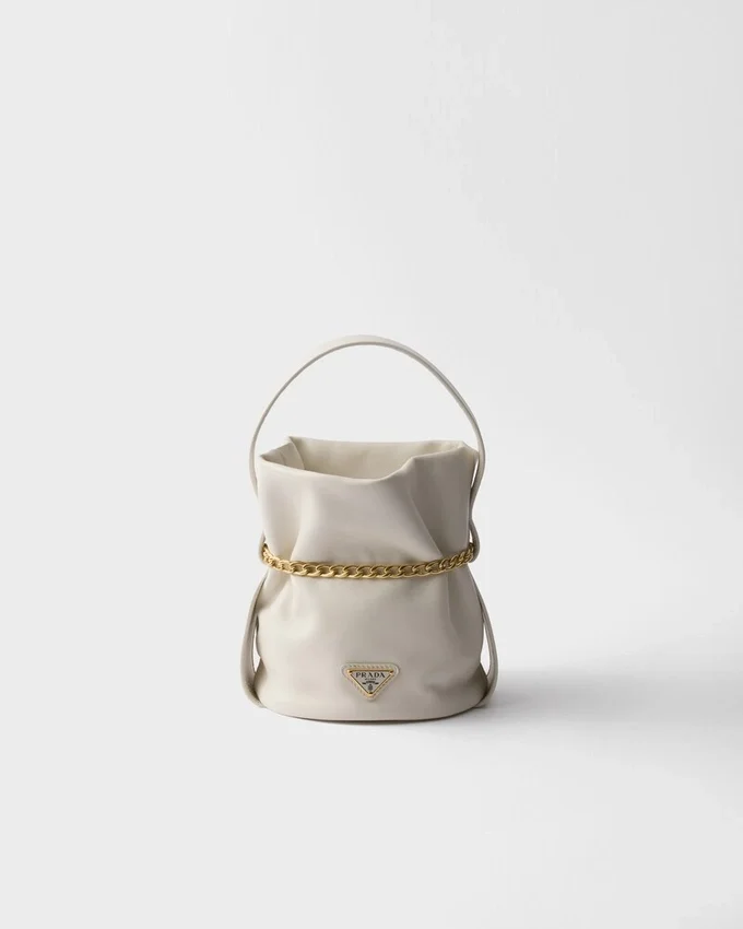 Bolso tipo cubo Prada Petit Sac Noir Mini de piel napa Bolso tipo cubo Prada Petit Sac Noir Mini de piel napa