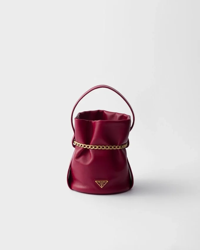 Bolso tipo cubo Prada Petit Sac Noir Mini de piel napa Bolso tipo cubo Prada Petit Sac Noir Mini de piel napa