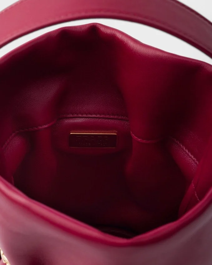 Bolso tipo cubo Prada Petit Sac Noir Mini de piel napa Bolso tipo cubo Prada Petit Sac Noir Mini de piel napa
