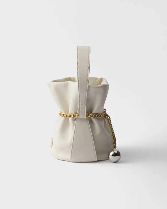 Bolso tipo cubo Prada Petit Sac Noir Mini de piel napa Bolso tipo cubo Prada Petit Sac Noir Mini de piel napa