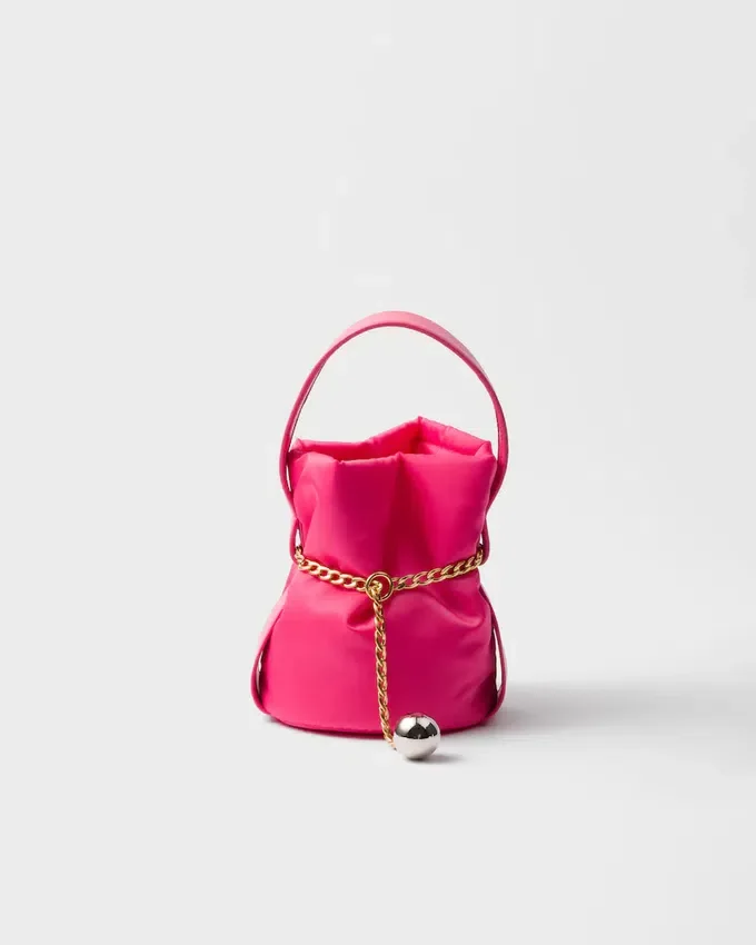 Bolso tipo cubo Prada Petit Sac Noir Mini de Re-Nylon y piel napa Bolso tipo cubo Prada Petit Sac Noir Mini de Re-Nylon y piel napa