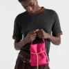 Bolso tipo cubo Prada Petit Sac Noir Mini de Re-Nylon y piel napa Bolso tipo cubo Prada Petit Sac Noir Mini de Re-Nylon y piel napa