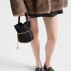 Bolso tipo cubo Prada Petit Sac Noir Mini de Re-Nylon y piel napa Bolso tipo cubo Prada Petit Sac Noir Mini de Re-Nylon y piel napa