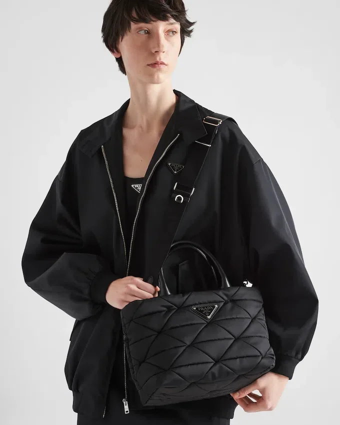 Bolso tote acolchado pequeño de Re-Nylon Bolso tote acolchado pequeño de Re-Nylon