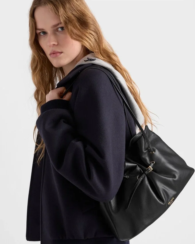 Bolso tote grande Dada de Prada en piel napa Bolso tote grande Dada de Prada en piel napa
