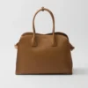 Bolso tote grande de cuero con hebillas Bolso tote grande de cuero con hebillas