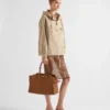 Bolso tote grande de cuero con hebillas Bolso tote grande de cuero con hebillas