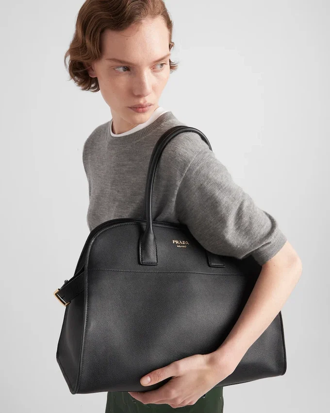 Bolso tote grande de cuero con hebillas Bolso tote grande de cuero con hebillas
