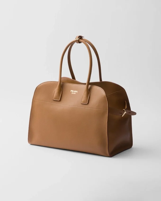 Bolso tote grande de cuero con hebillas Bolso tote grande de cuero con hebillas