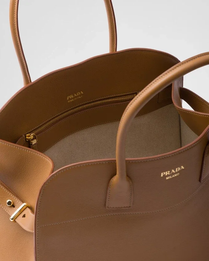 Bolso tote grande de cuero con hebillas Bolso tote grande de cuero con hebillas