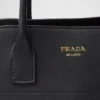 Bolso tote grande de cuero con hebillas Bolso tote grande de cuero con hebillas