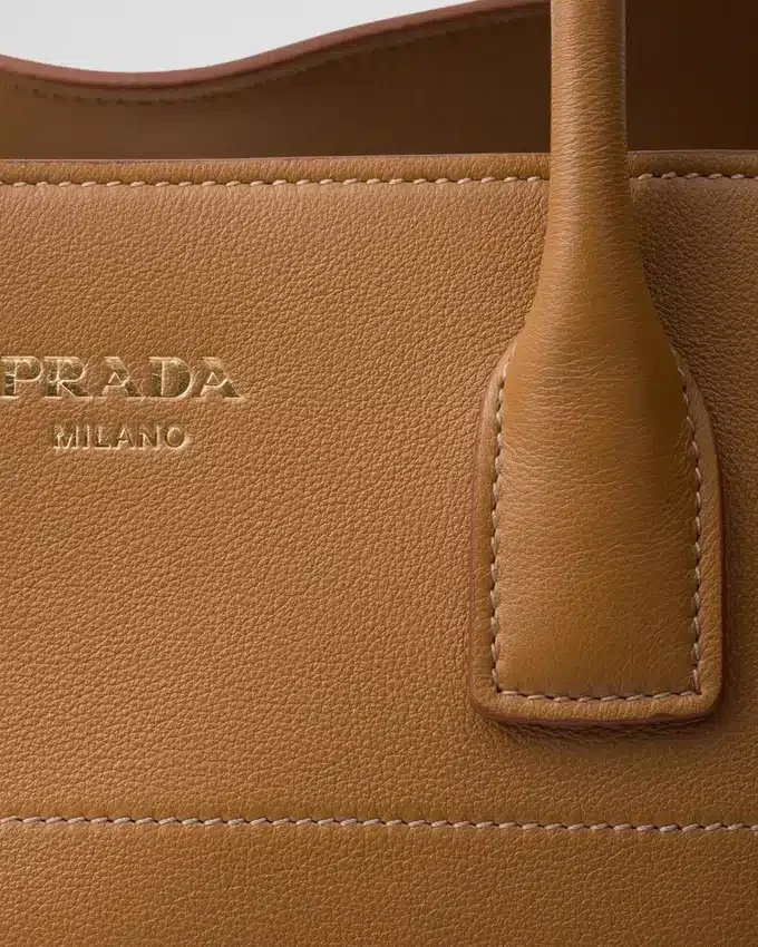 Bolso tote grande de cuero con hebillas Bolso tote grande de cuero con hebillas