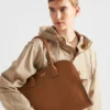 Bolso tote grande de cuero con hebillas Bolso tote grande de cuero con hebillas
