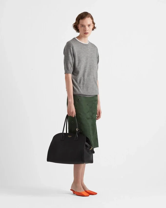 Bolso tote grande de cuero con hebillas Bolso tote grande de cuero con hebillas