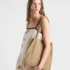 Bolso tote grande de gamuza y crochet Bolso tote grande de gamuza y crochet