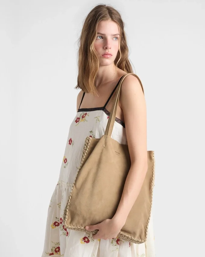 Bolso tote grande de gamuza y crochet Bolso tote grande de gamuza y crochet
