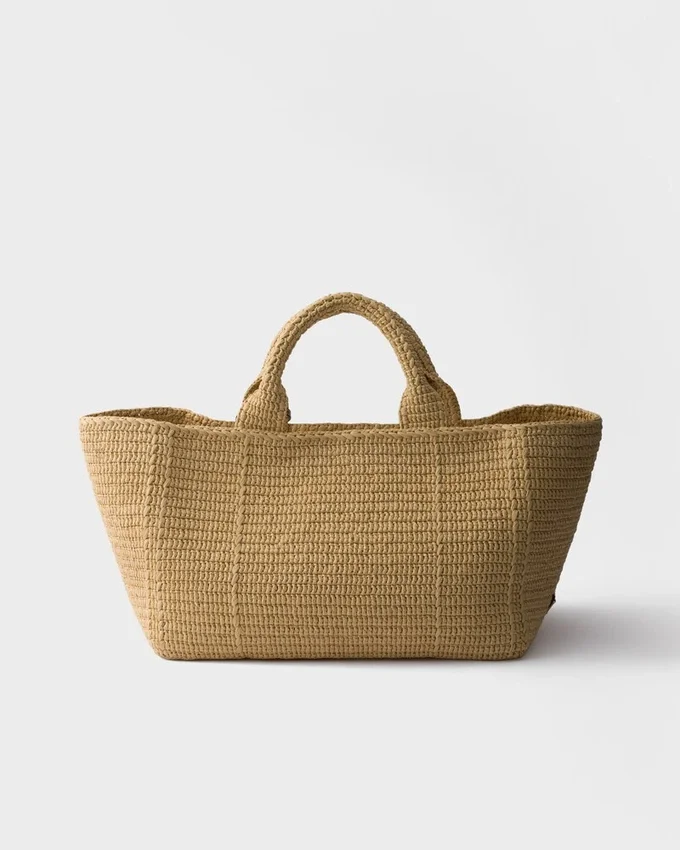 Bolso tote grande de ganchillo con detalles de cuero Bolso tote grande de ganchillo con detalles de cuero