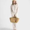 Bolso tote grande de ganchillo con detalles de cuero Bolso tote grande de ganchillo con detalles de cuero