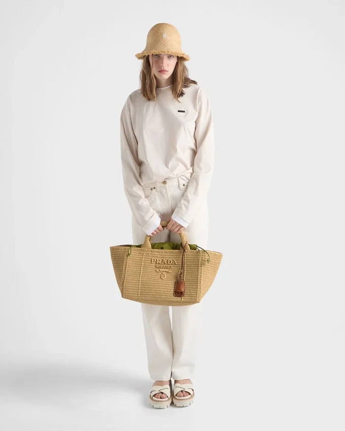 Bolso tote grande de ganchillo con detalles de cuero Bolso tote grande de ganchillo con detalles de cuero