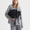 Bolso tote grande de ganchillo con detalles de cuero Bolso tote grande de ganchillo con detalles de cuero